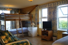 Bedroom 2 incl. double and 2 bunk beds (for the kids)